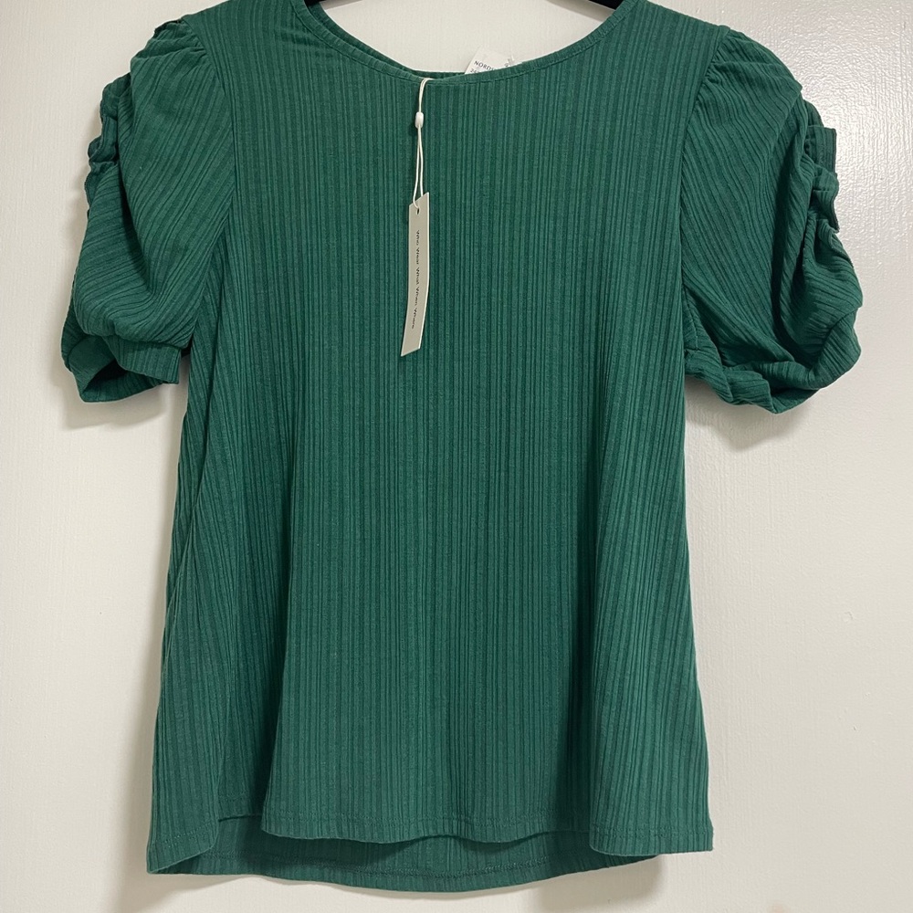 NWT! W5 Concepts, Novelty Ruffle Puff
Sleeve T-Shirt in Forest